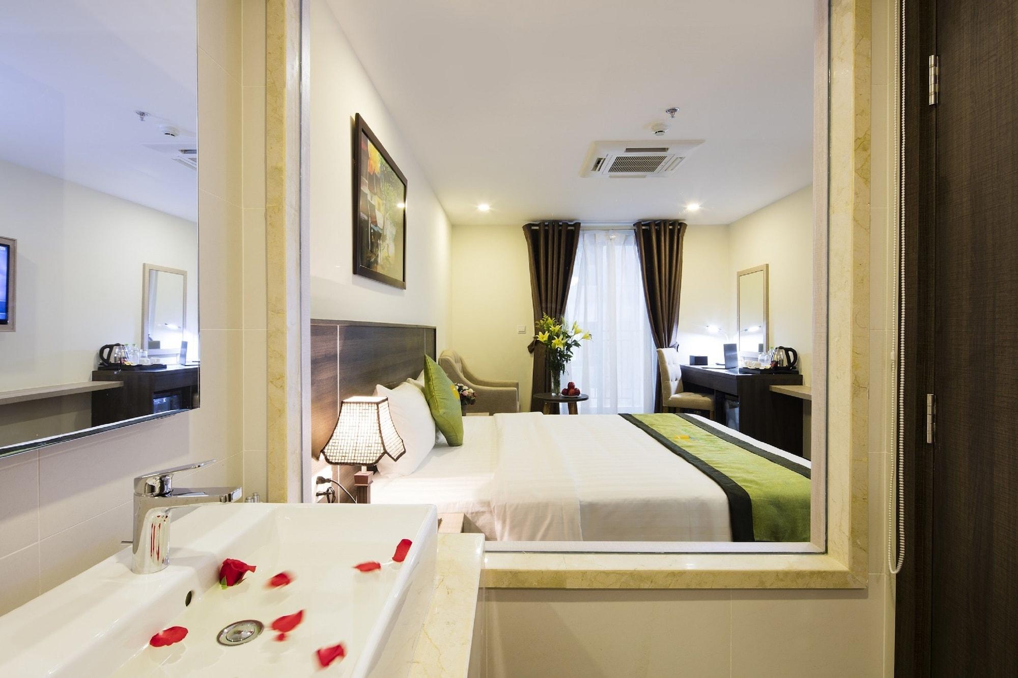 B&N Hotel Нячанг Екстер'єр фото